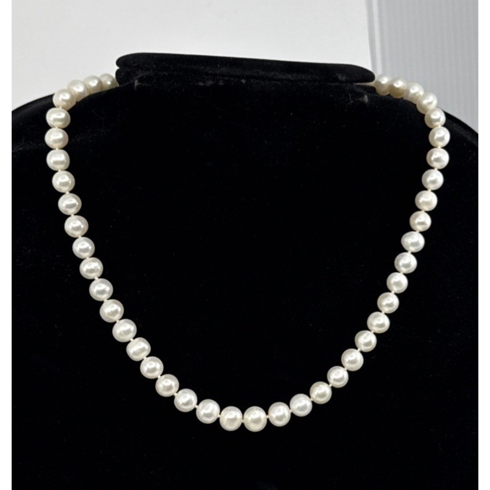 Vintage cultured pearl necklace with 14K gold clasp And Markers Stamp 17" Long